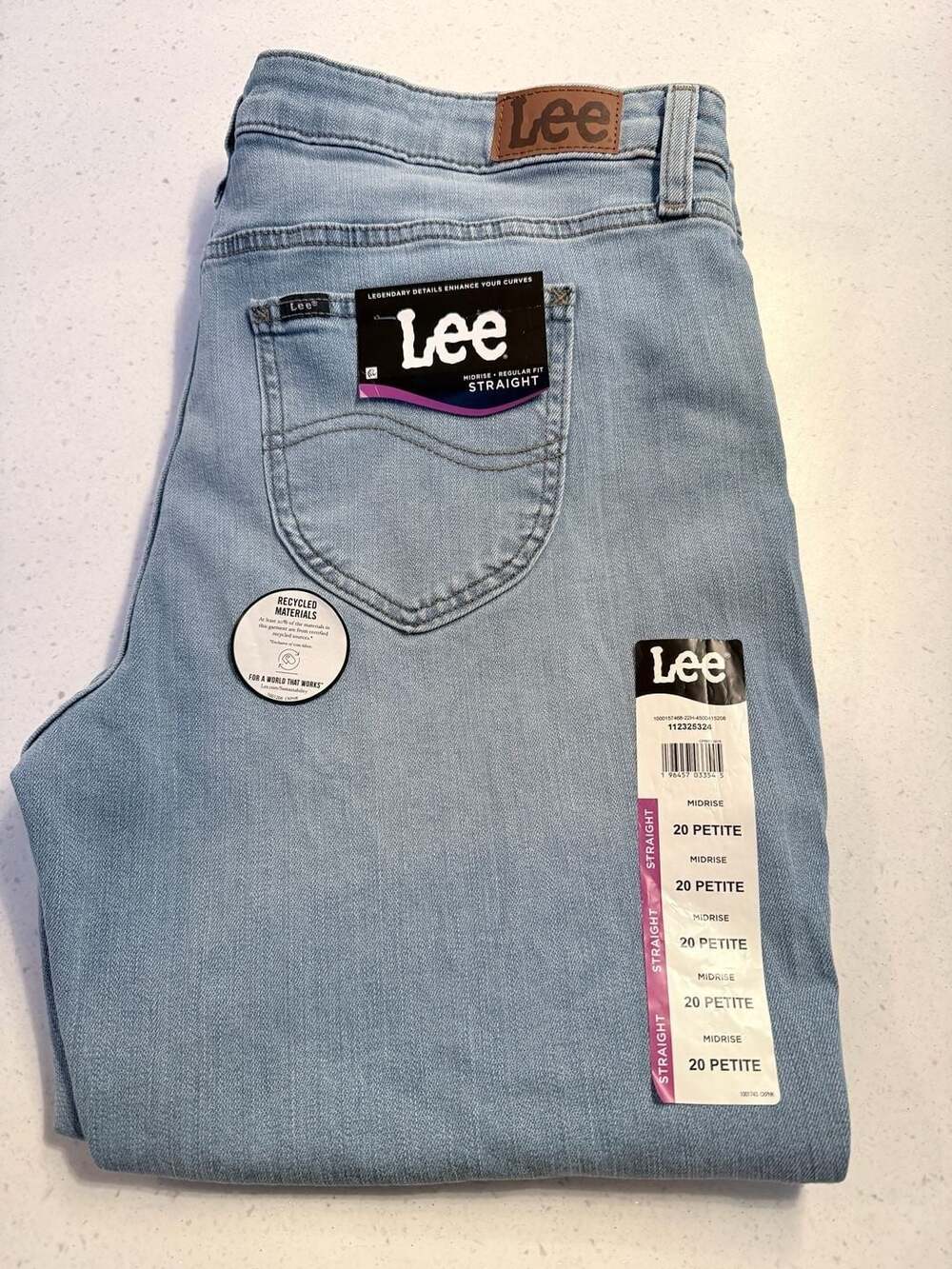 Lee Women’s 20 Petite Midrise Straight Leg Regular Fit Jeans in Light Wash
